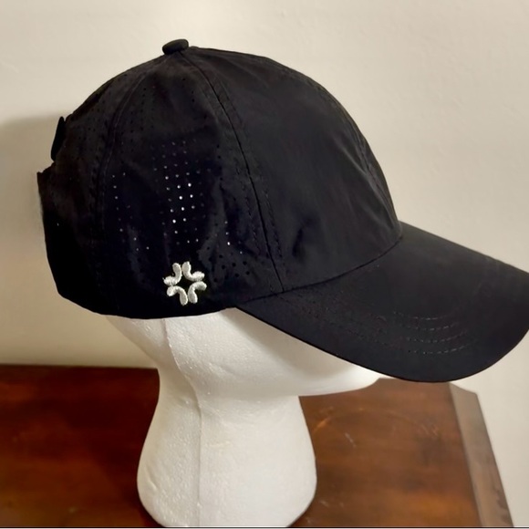 vimhue Accessories - Women’s Vimhue X-Boyfriend poly/microfiber hat, x strap for ponytail, used